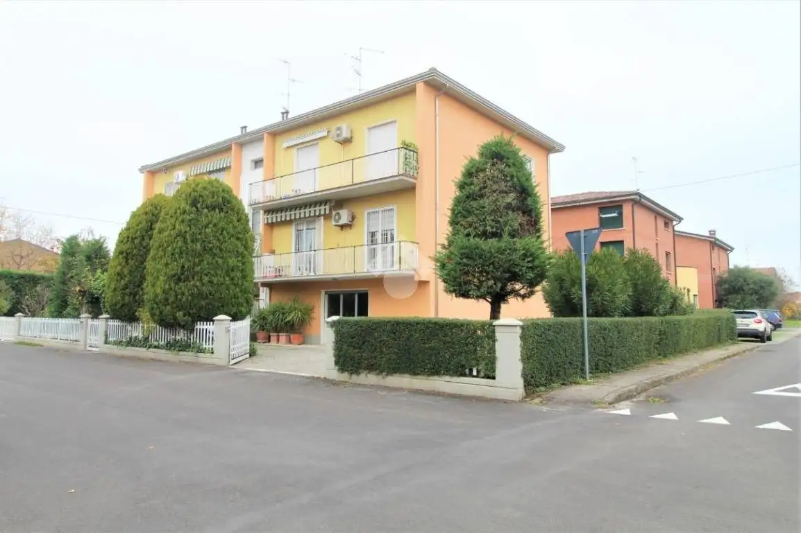 Trilocale via leopardi 6, Centro, Bagnolo in Piano - foto 2