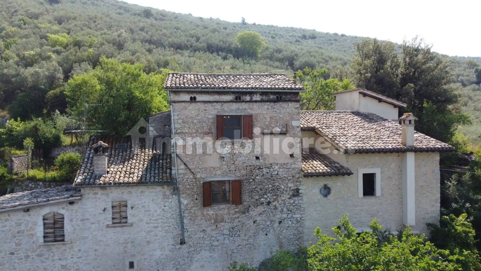 Casa indipendente in vendita a Campello sul Clitunno