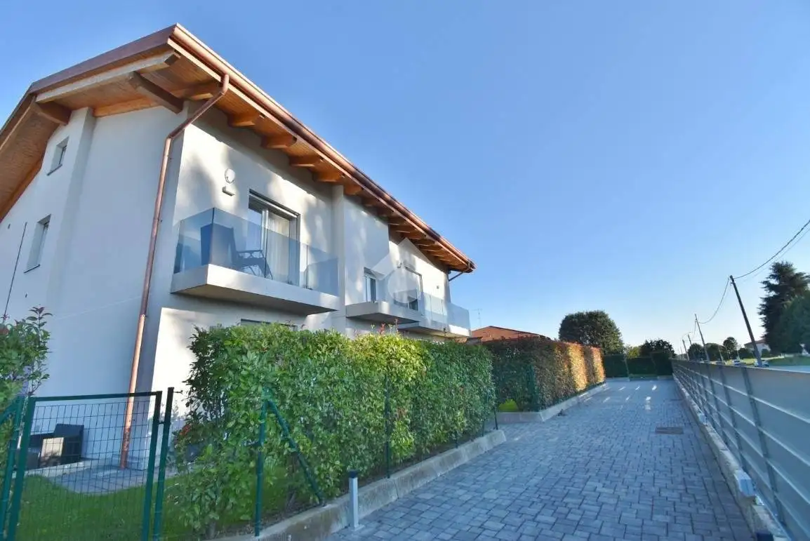 Trilocale via G. Mazzini 6, Centro, Appiano Gentile - foto 3