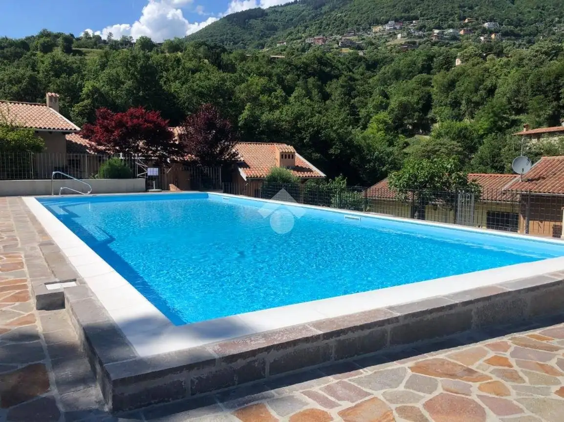 Casa indipendente in vendita a Tavernola Bergamasca