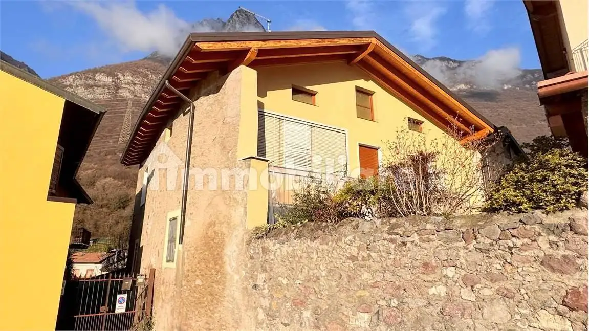 Villetta a schiera in vendita a Rogno