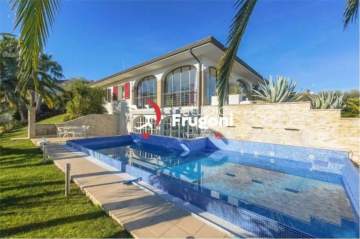 Villa in vendita a Soiano del Lago