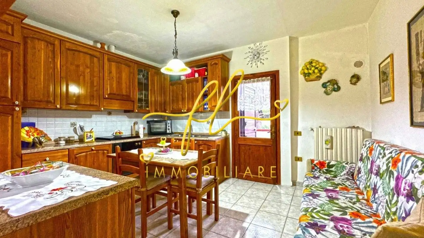 Casa indipendente in vendita a Cecina