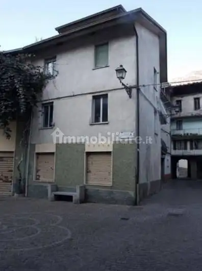 Palazzo - Stabile in asta a Esine