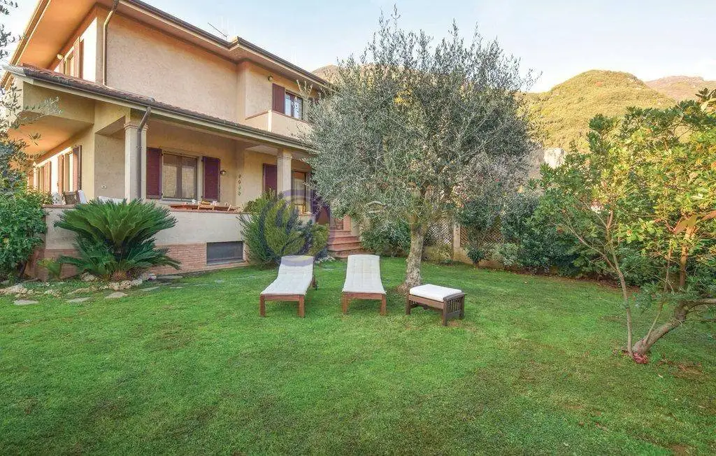 Villa in vendita a Camaiore