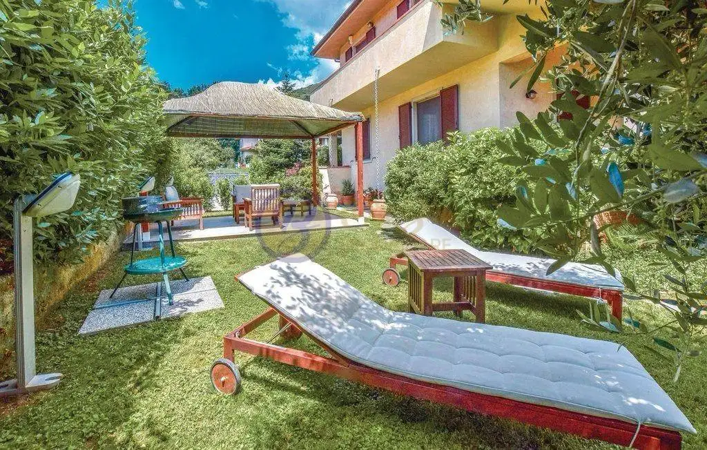 Villa bifamiliare via Rimini 1DOP, Camaiore Paese, Camaiore - foto 2