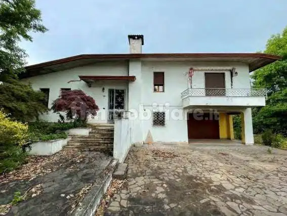 Palazzo - Stabile in asta a Gazzo