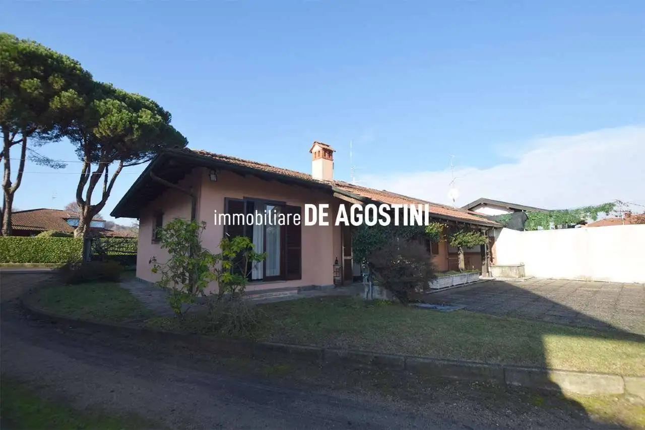 Villa in vendita a Dormelletto