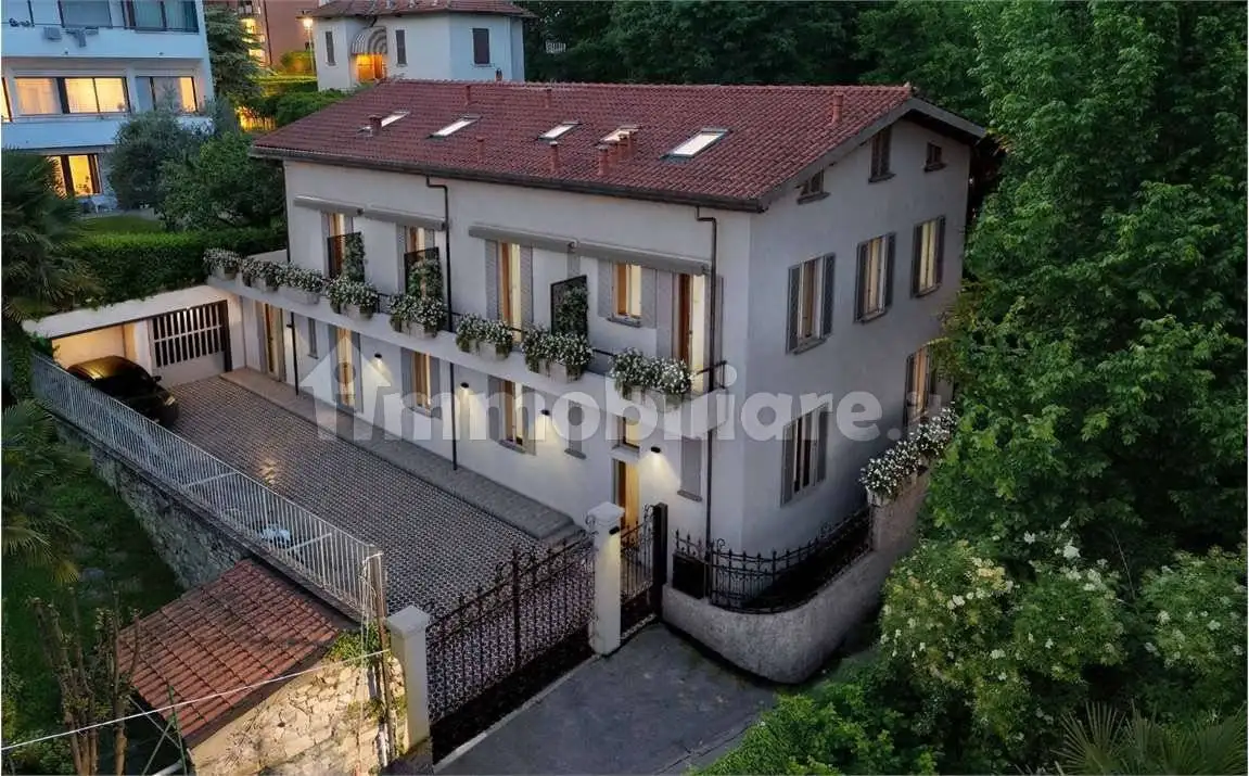 Palazzo - Edificio in vendita a Como