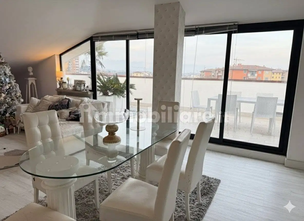 Bilocale via dei Fidenzi 8, Borgo Roma, Verona - foto 2