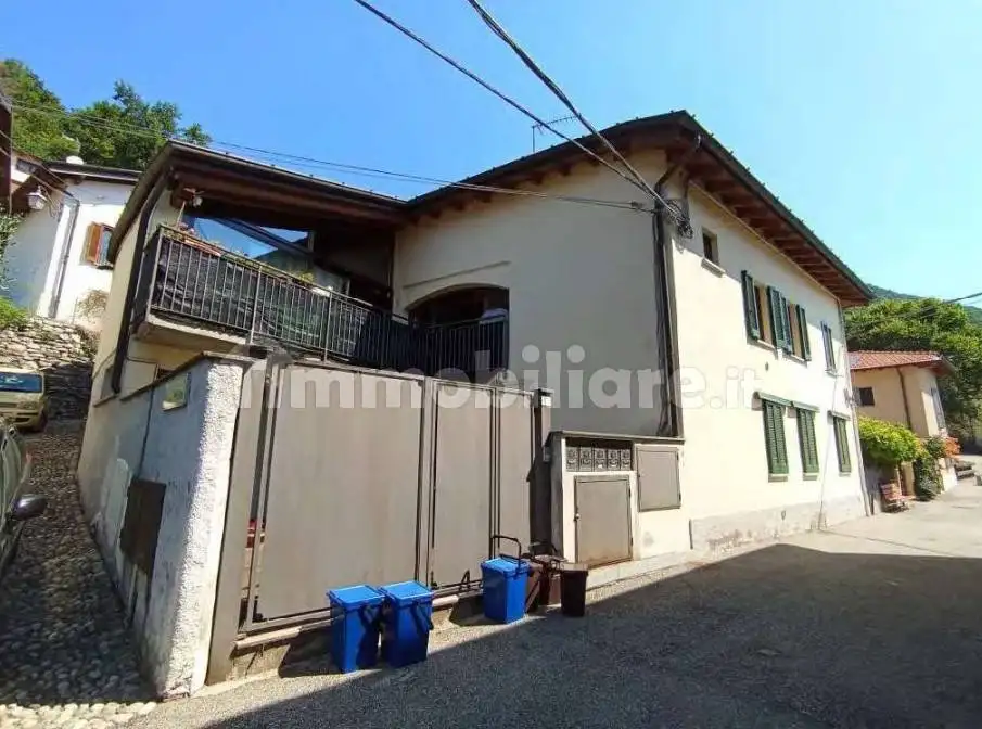 Casa indipendente in asta a Casalzuigno