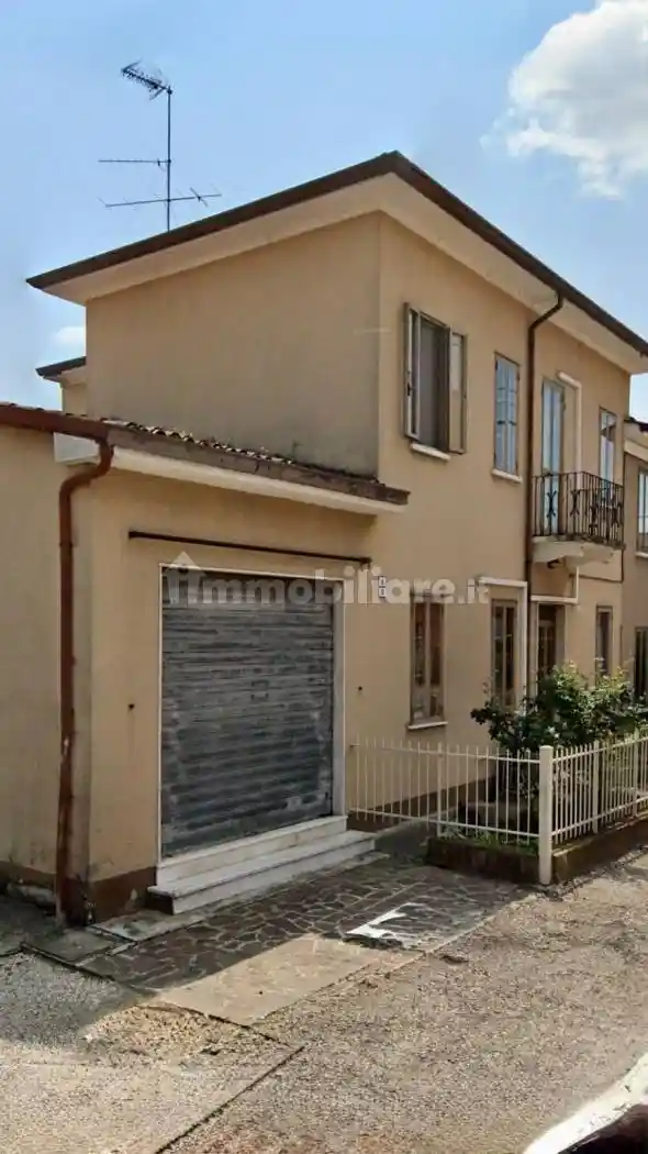 Villa bifamiliare Strada Stazione Frassino 8, Lunetta Frassino, Mantova - foto 2