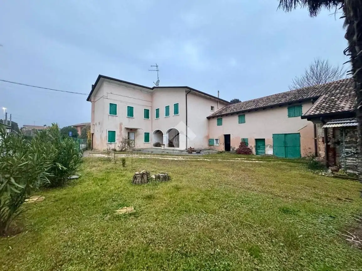 Casa indipendente in vendita a Giavera del Montello