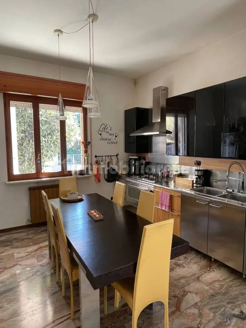 Villa unifamiliare, buono stato, 220 m², Sant'Antonio - Veggioletta, Piacenza