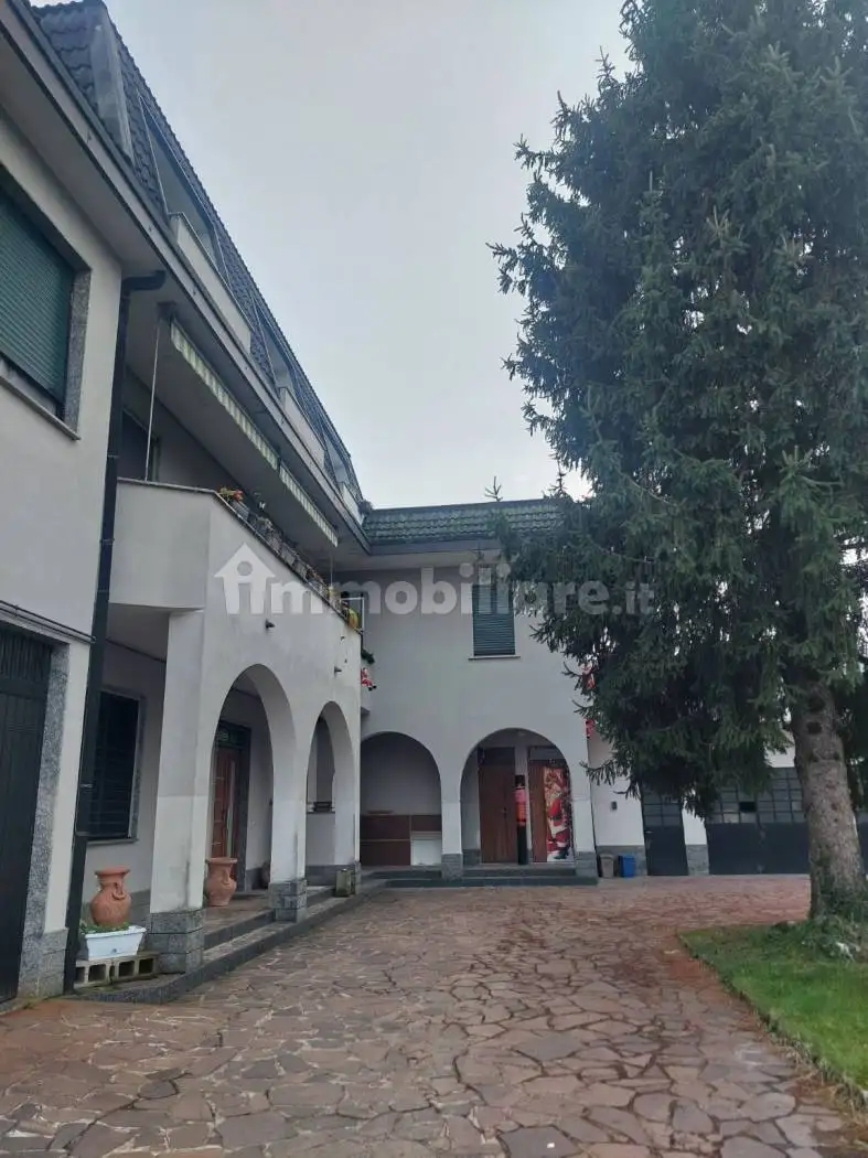 Villa in affitto a Limbiate