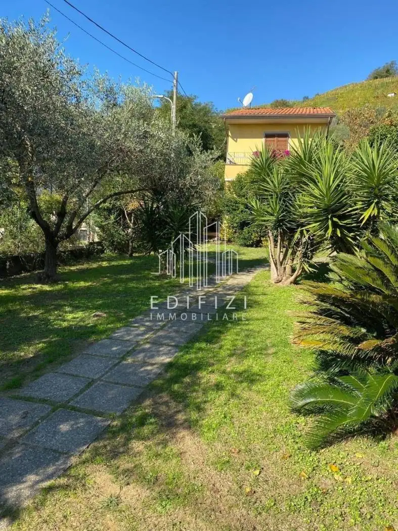Casa indipendente in vendita a Massa