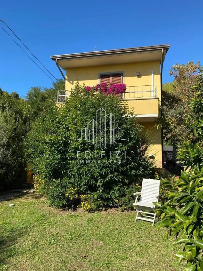 Terratetto unifamiliare 160 m², buono stato, Mirteto, Massa - foto 2