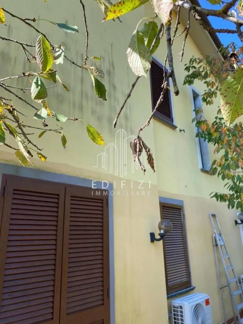 Terratetto unifamiliare 160 m², buono stato, Mirteto, Massa - foto 4