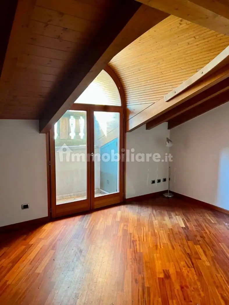 Attico via Giacomo Leopardi 1, Centro, Varese - foto 3