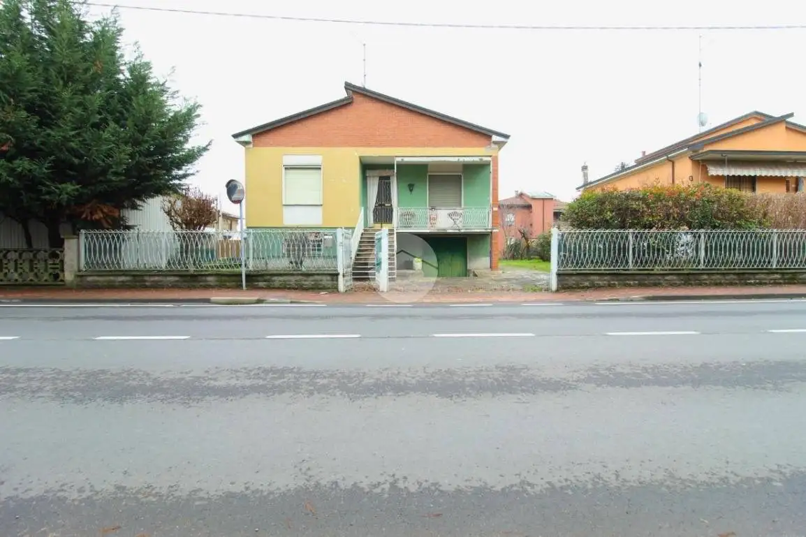 Casa indipendente in vendita a Montechiarugolo