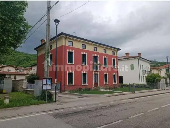 Villa in asta a Chiampo