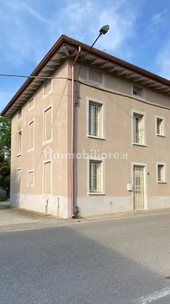 Casa indipendente in affitto a Leno