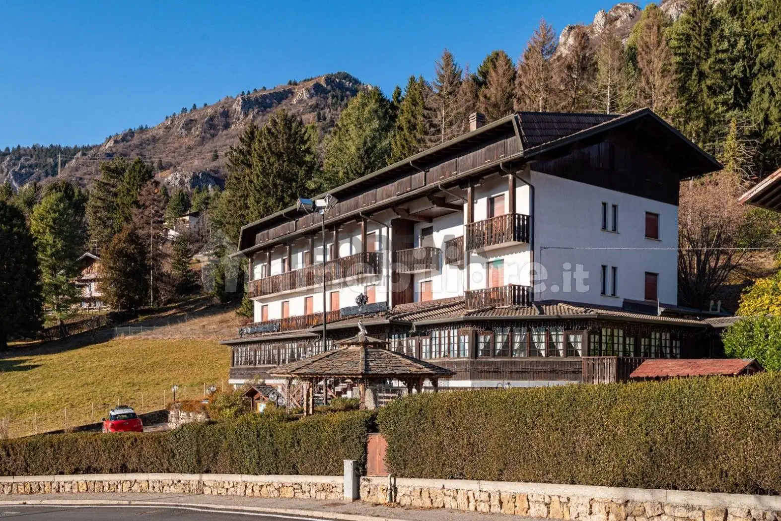 Palazzo - Edificio in vendita a Castione della Presolana