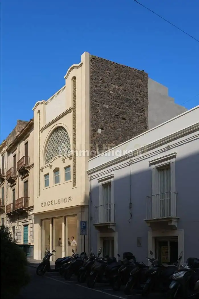 Palazzo - Edificio in vendita a Catania