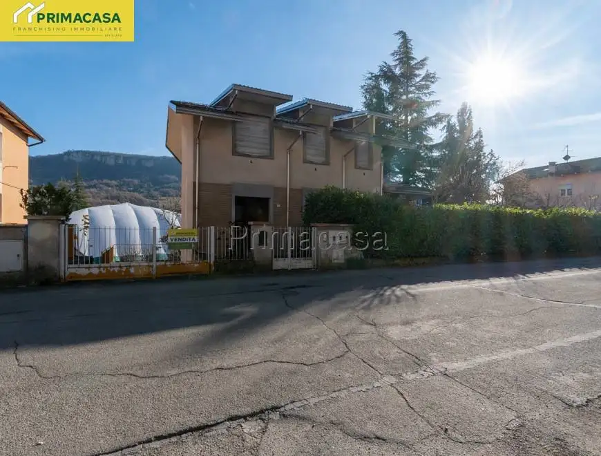 Villa in vendita a Castelnovo Ne' Monti