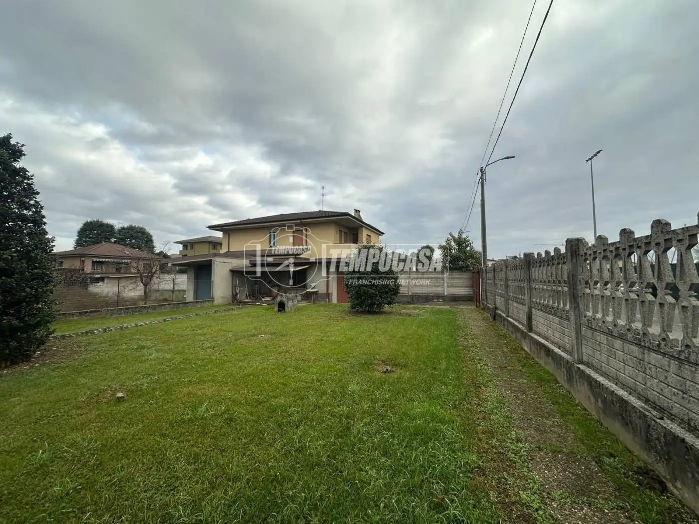 Appartamento in vendita a Lazzate