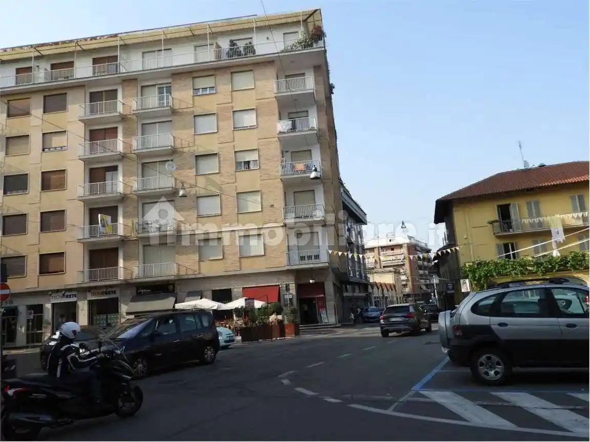 Bilocale via Vittorio Emanuele , 2, Centro, Ciriè - foto 4