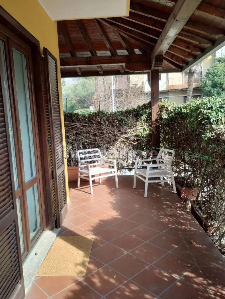 Appartamento in vendita a Capiago Intimiano