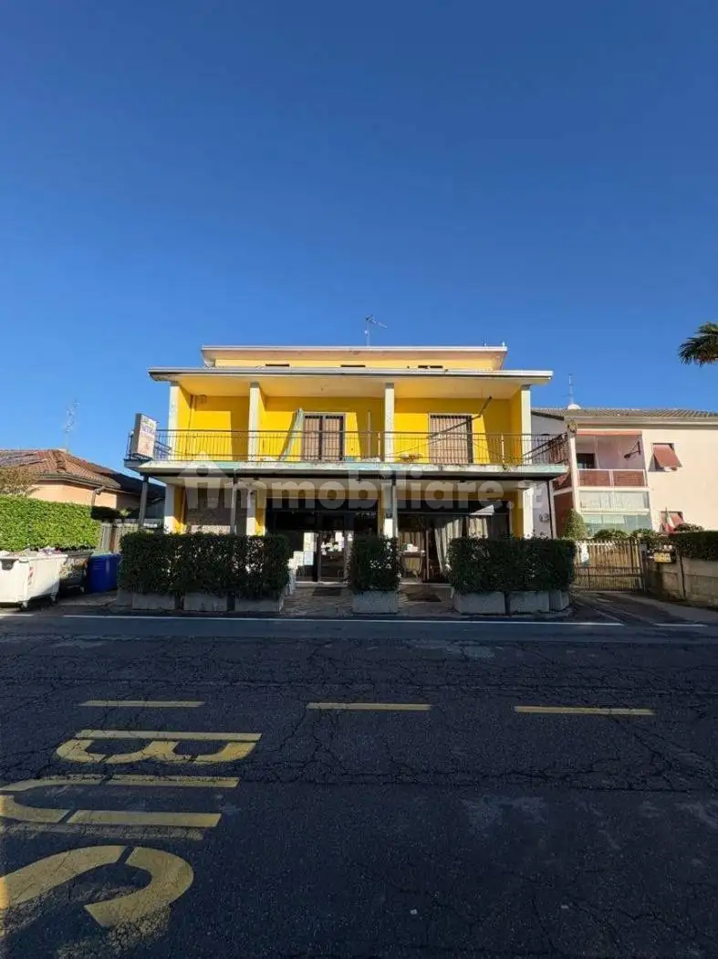 Palazzo - Edificio in vendita a Lainate