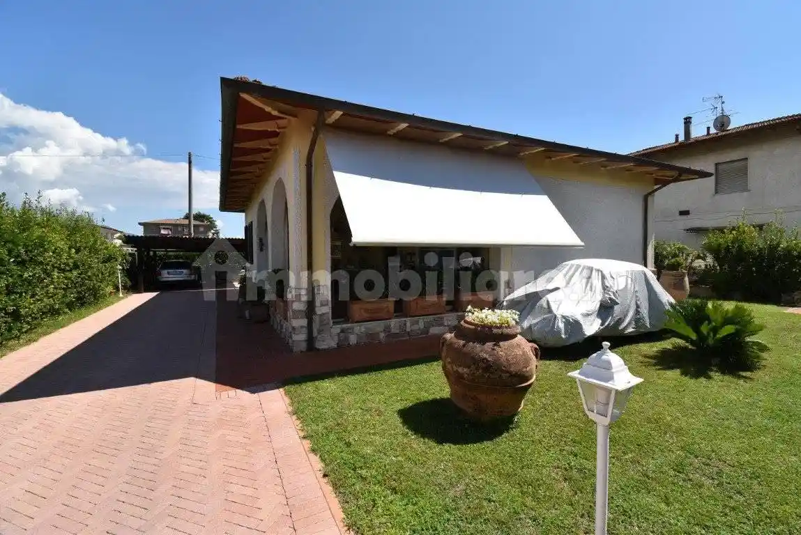 Villa unifamiliare via San Leonardo 485, Marina di Massa Centro, Massa - foto 3