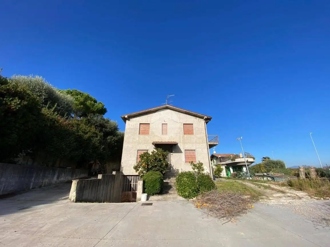 Villa in vendita a Lonato del Garda