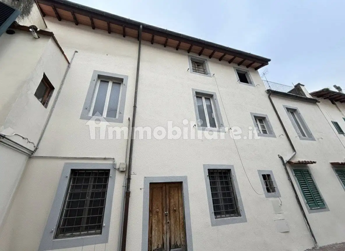 Casa indipendente in vendita a Prato