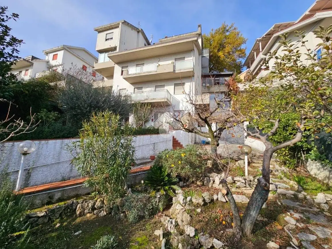 Villa in vendita a Folignano