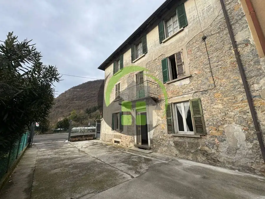 Villa in vendita a Cene