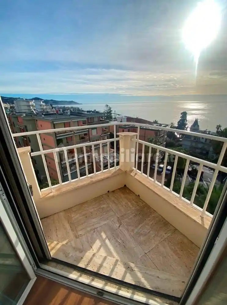 Trilocale ottimo stato, quinto piano, Corso degli Inglesi, Sanremo - foto 2