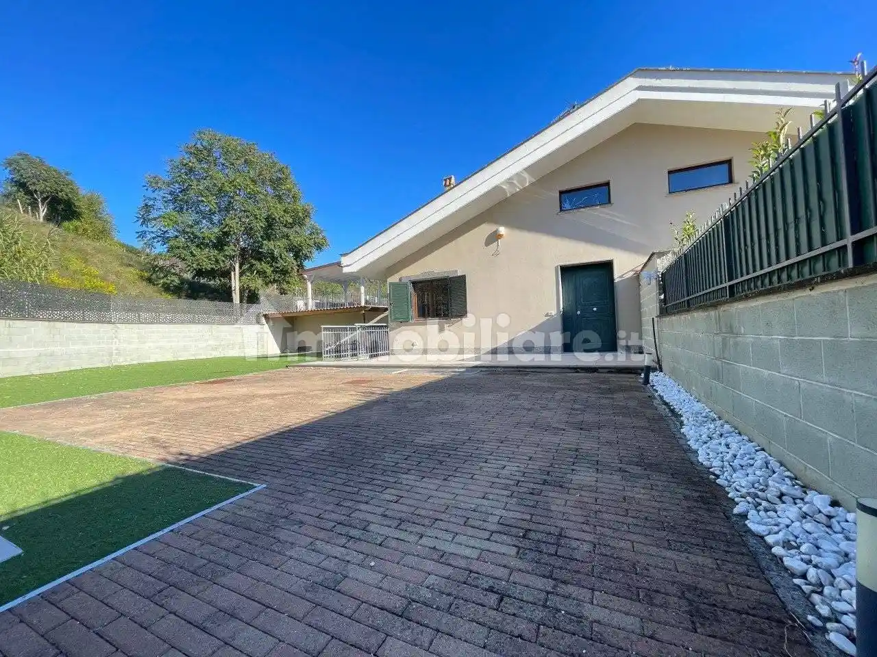 Villa plurifamiliare via Giuseppe Lazzati 185, Casal Selce, Roma - foto 4