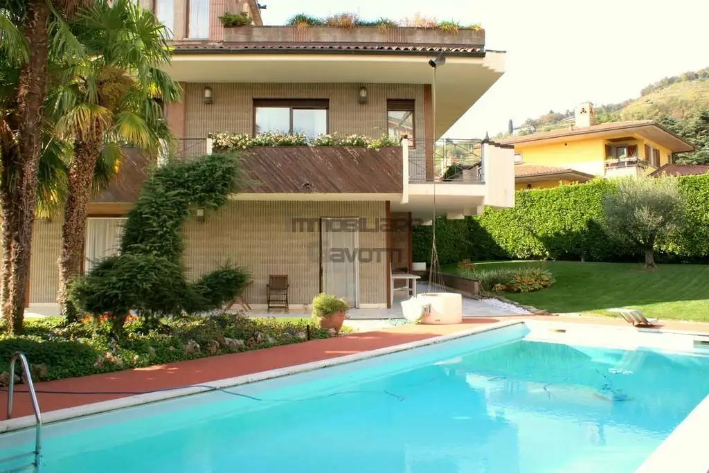 Villa in vendita a Scanzorosciate