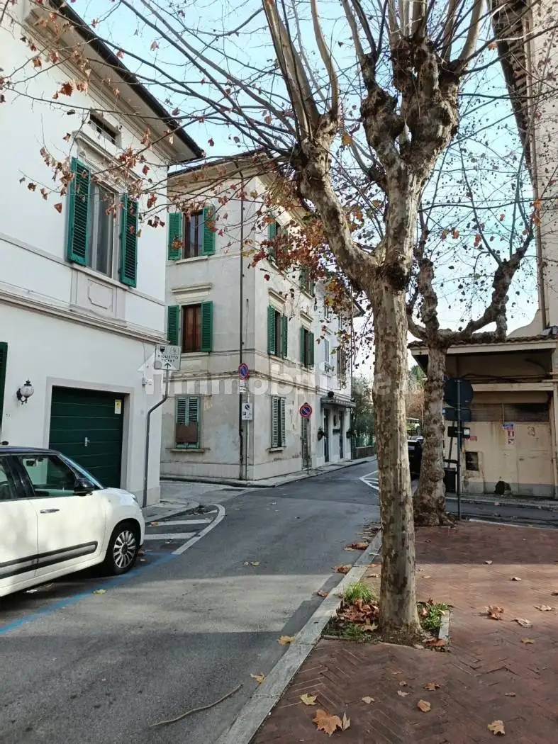 Palazzo - Edificio in vendita a Montecatini-Terme