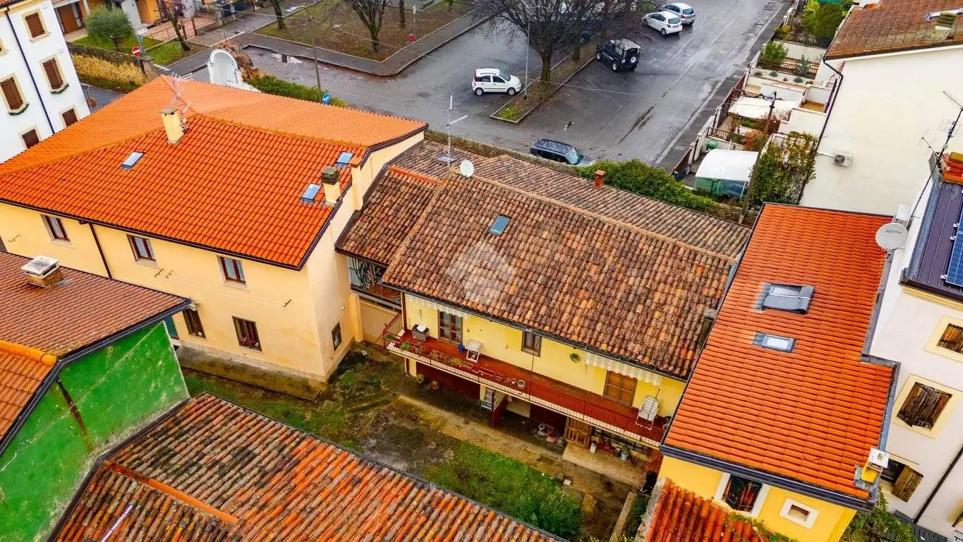 Casa indipendente in vendita a Verona