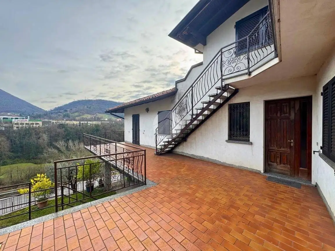 Appartamento in vendita a Adrara San Martino