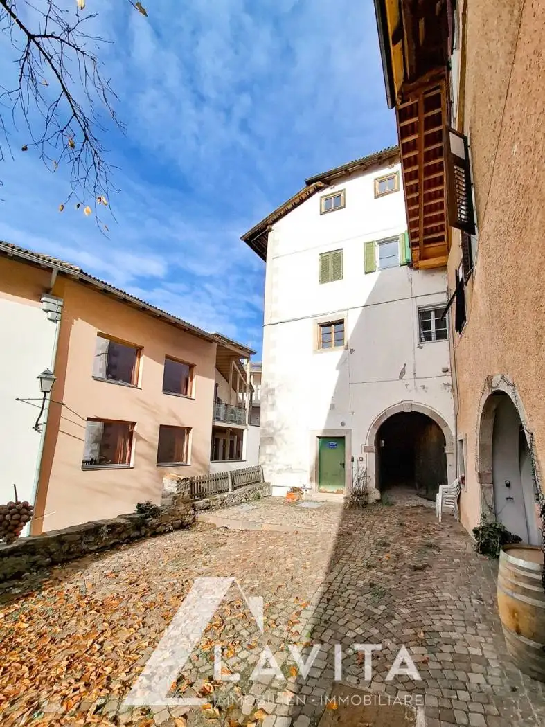 Palazzo - Edificio in vendita a Montagna