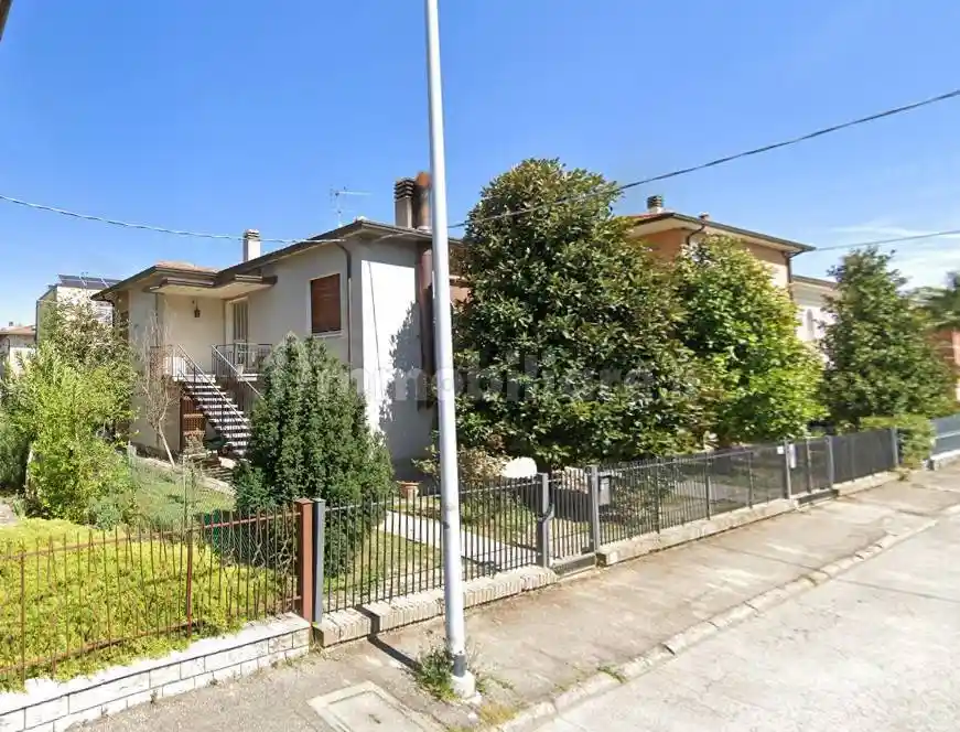 Villa unifamiliare, da ristrutturare, 216 m², Parco Urbano - Piscina, Forlì - foto 2