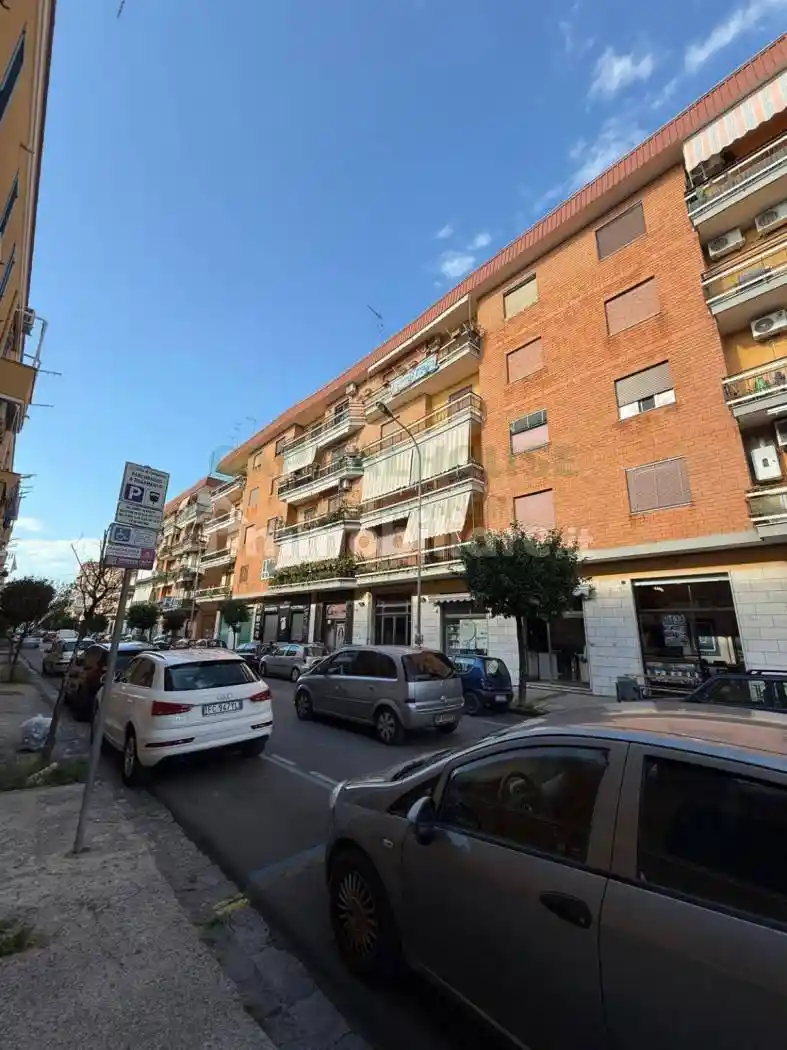 Trilocale da ristrutturare, secondo piano, Pomigliano d'Arco - foto 3