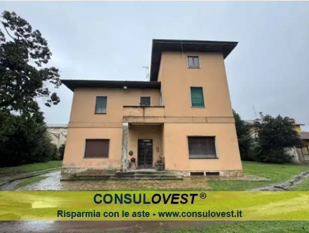 Villa in asta a Galliate