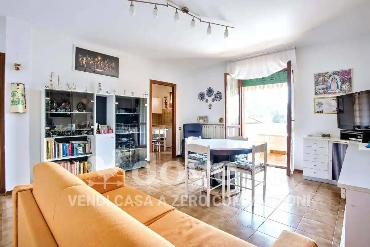 Appartamento in vendita a Cocquio-Trevisago