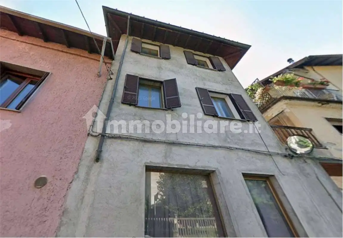 Palazzo - Stabile in asta a Esine